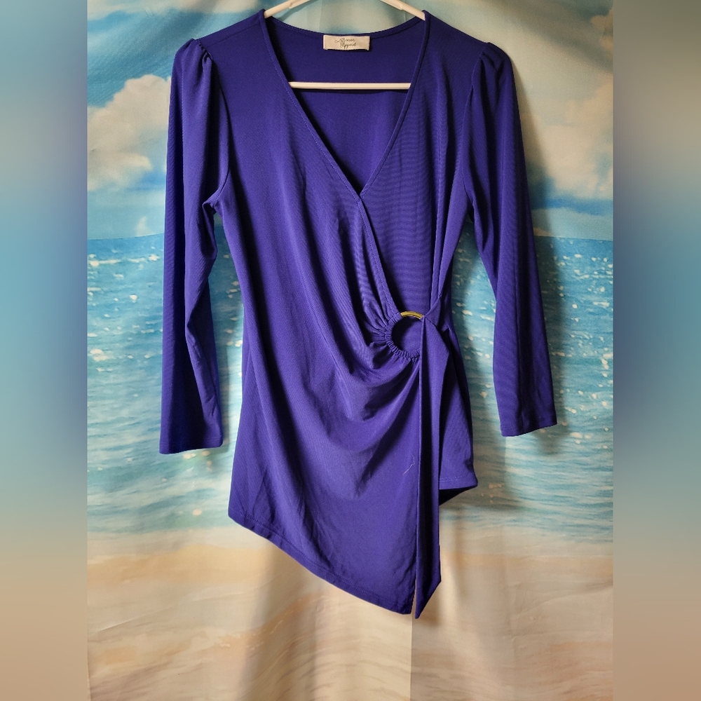 Beacon Apparel NWOT Blue Side Ring Detail Size Small‎ Blouse